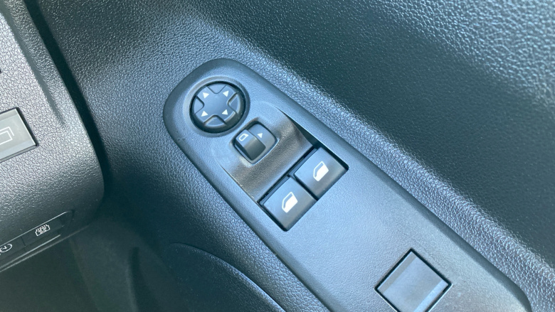 Vauxhall Combo Life 100kW Design XL 52kWh 5dr Auto [7 Seat] Electric Estate